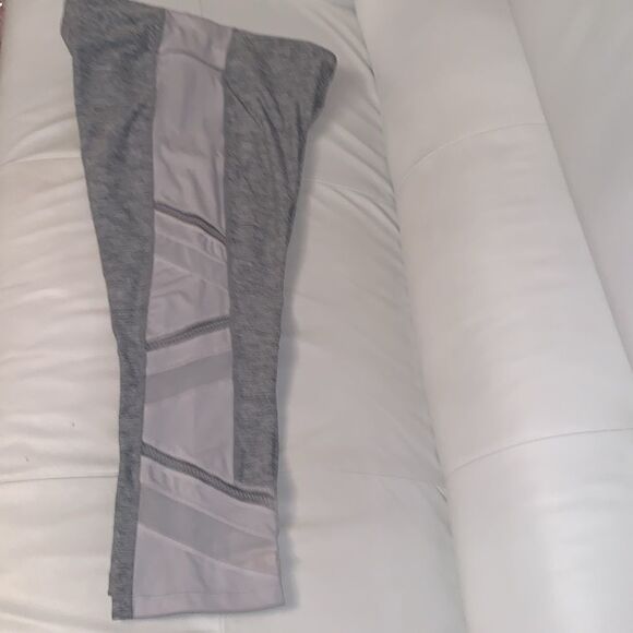 Avia Actiwear Mesh Cutout Details Gray Capri Leggings Size L - Picture 8 of 13